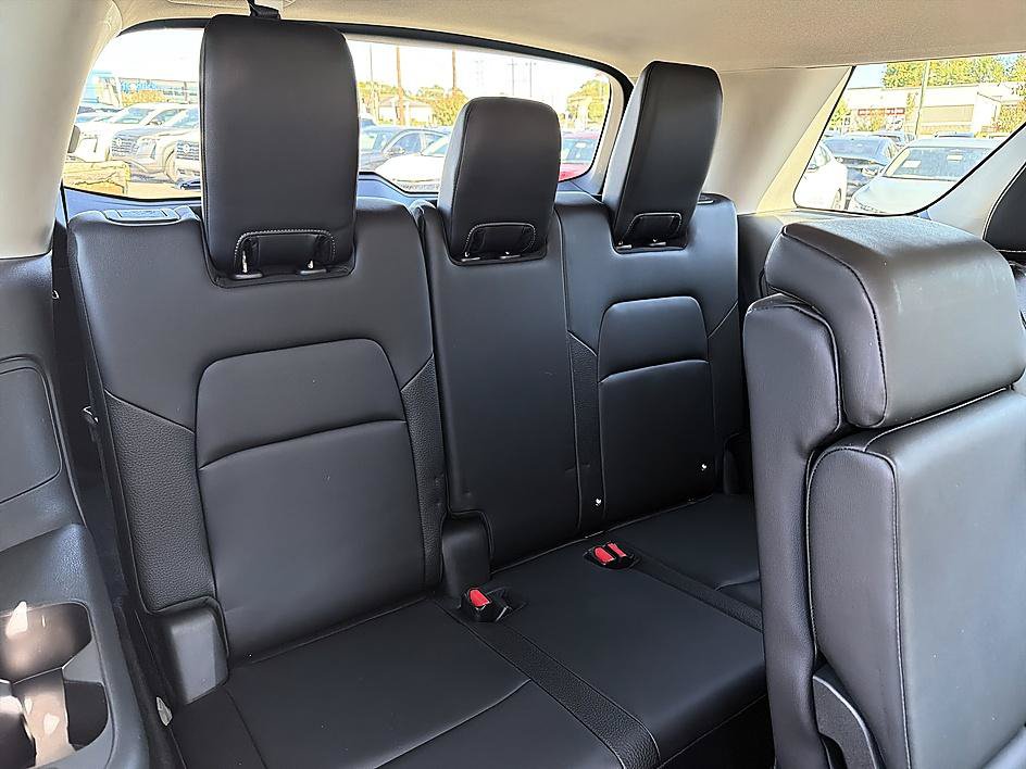 Used 2024 Nissan Pathfinder SL AWD/4WD image 16