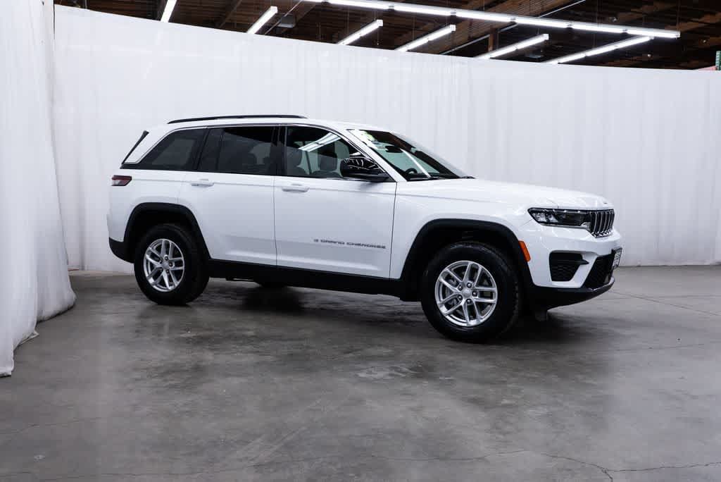 Used 2025 Jeep Grand Cherokee Laredo X AWD/4WD image 1