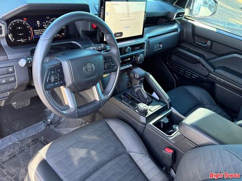 Certified 2025 Toyota 4Runner TRD Off-Road Premium AWD/4WD image 20