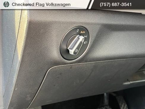 Used 2025 Volkswagen Jetta SE FWD image 18