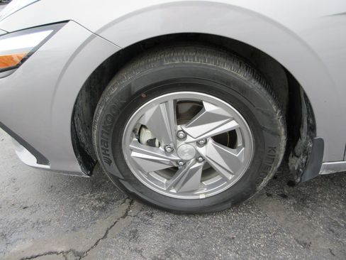 Used 2025 Hyundai Elantra SE FWD image 14