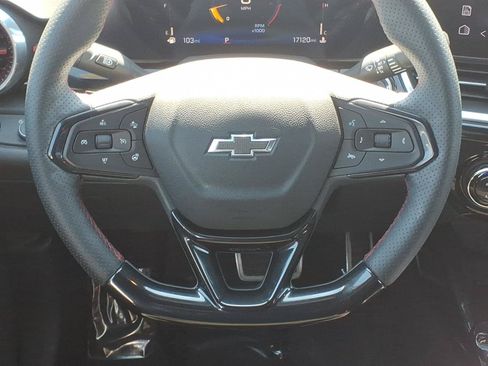 Used 2024 Chevrolet Trax RS FWD image 17