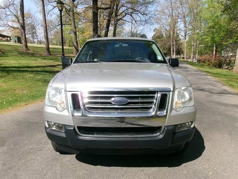 Used 2008 Ford Explorer Sport Trac XLT image 2
