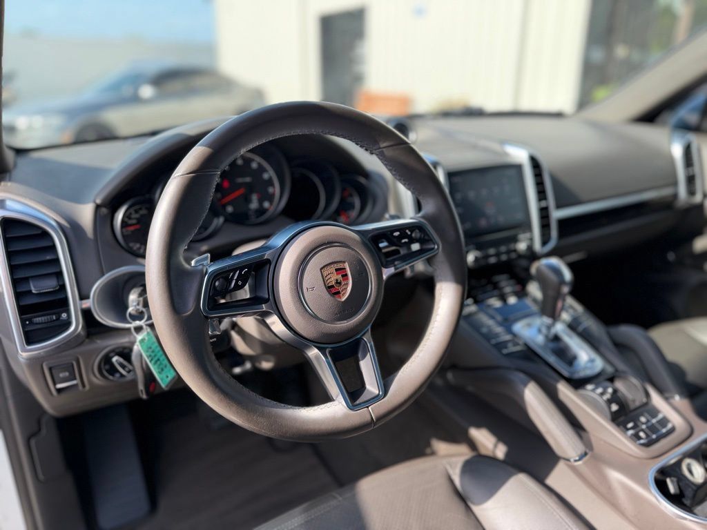 Used 2017 Porsche Cayenne AWD/4WD image 14