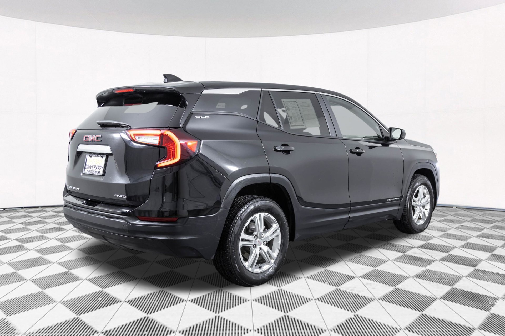 Used 2024 GMC Terrain SLE AWD/4WD image 17