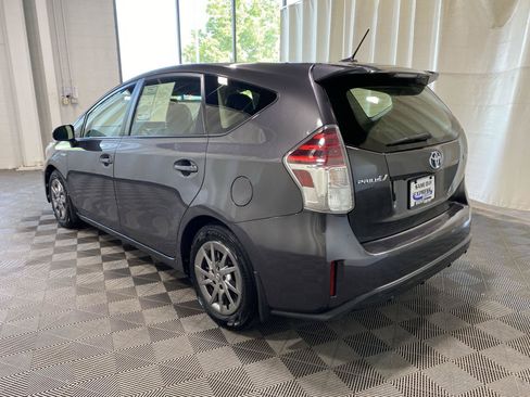 Used 2017 Toyota Prius V Four FWD image 5