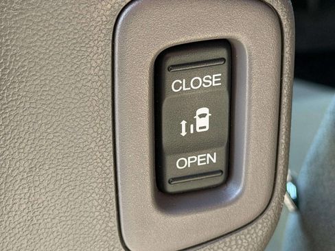 Used 2011 Honda Odyssey EX image 22