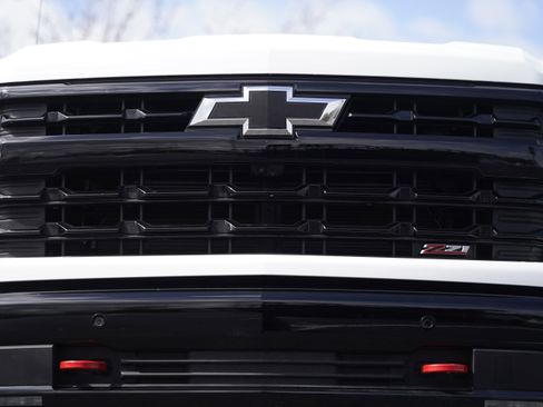 Used 2025 Chevrolet Silverado 1500 LT Trail Boss w/ LT Trail Boss Premium Package AWD/4WD image 36