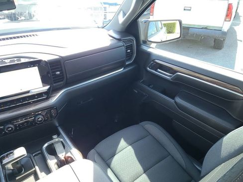 Used 2024 Chevrolet Silverado 1500 RST image 3