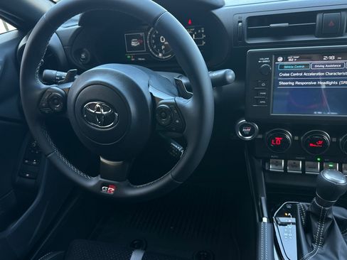 Used 2026 Toyota GR86 Premium w/ ALL Weather Mat Package (TMS) RWD image 14