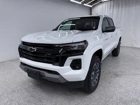 Used 2025 Chevrolet Colorado Z71 AWD/4WD image 5