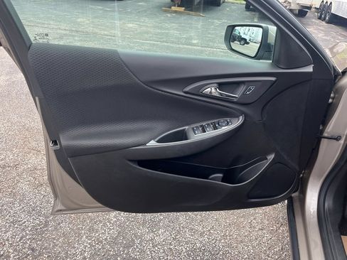 Used 2025 Chevrolet Malibu LT FWD image 9