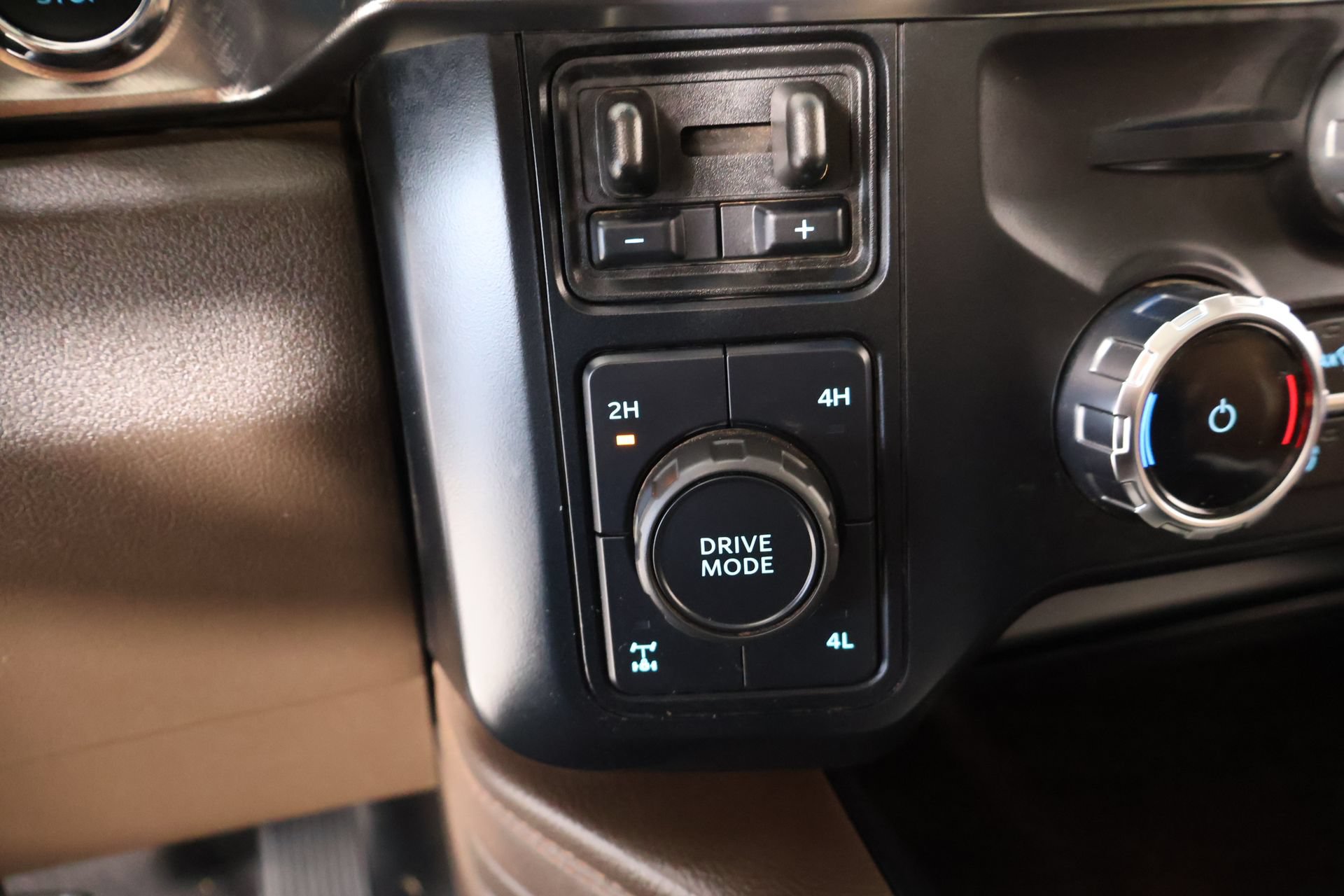 Used 2024 Ford F250 King Ranch w/ Chrome Package AWD/4WD image 9