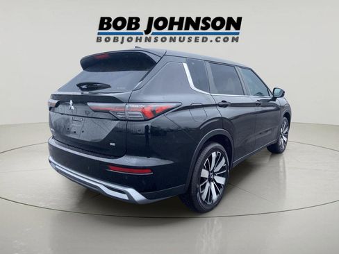 Used 2025 Mitsubishi Outlander SE image 9