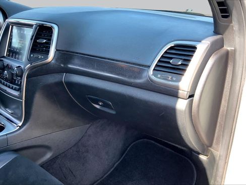 Used 2018 Jeep Grand Cherokee Altitude RWD image 17