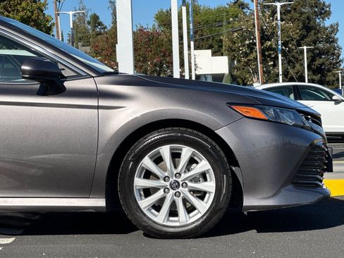 Used 2020 Toyota Camry LE FWD image 33