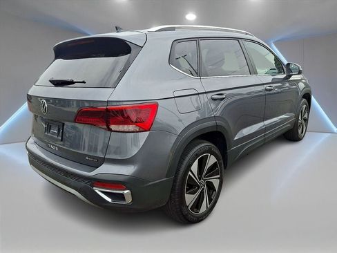 Used 2023 Volkswagen Taos SE w/ Panoramic Sunroof Package AWD/4WD image 4