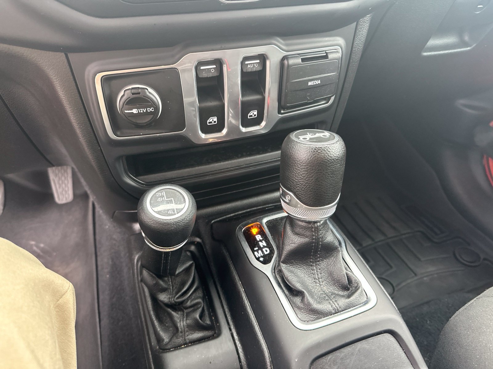 Used 2019 Jeep Wrangler Sport AWD/4WD image 8