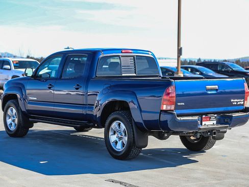 Used 2005 Toyota Tacoma PreRunner image 7