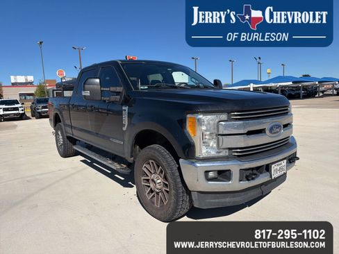 Used 2017 Ford F250 Lariat w/ Lariat Value Package image 4