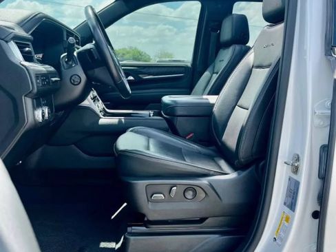 Used 2023 GMC Yukon Denali RWD image 9