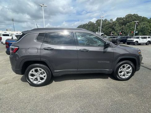 Used 2024 Jeep Compass Latitude AWD/4WD image 9