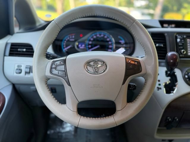 Used 2012 Toyota Sienna XLE FWD image 22