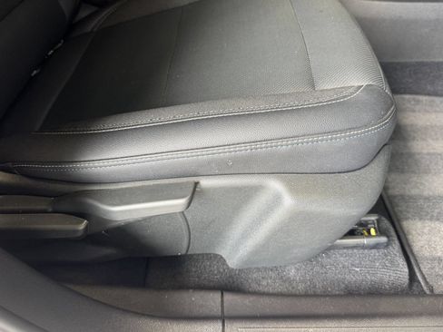 Used 2024 Chevrolet Equinox EV LT FWD image 30