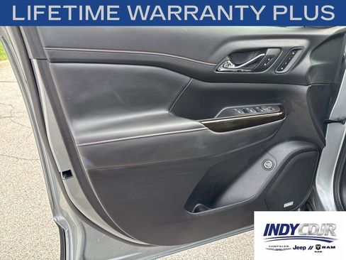 Used 2023 GMC Acadia AT4 w/ Technology Package AWD/4WD image 8