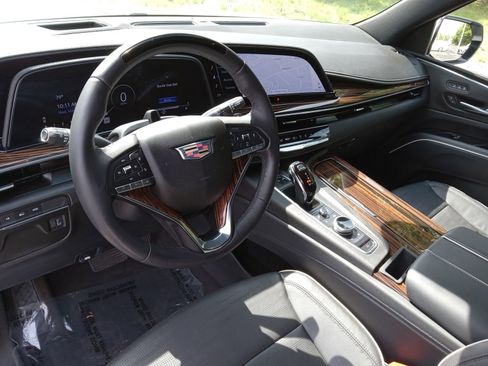 Used 2023 Cadillac Escalade ESV Premium Luxury w/ LPO, Radiant Package AWD/4WD image 13