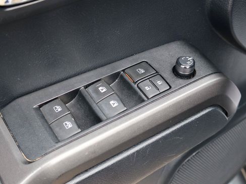 Used 2019 Toyota Tacoma TRD Off-Road w/ Technology Package AWD/4WD image 19
