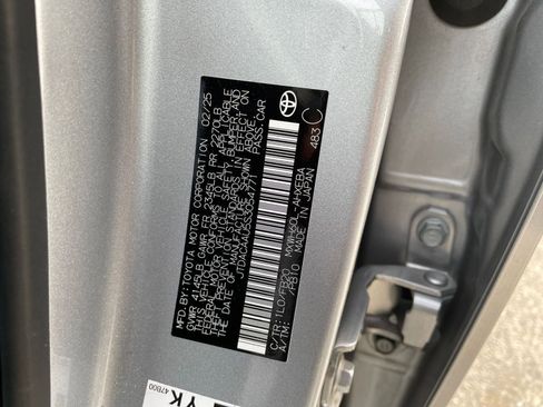 Used 2025 Toyota Prius LE image 28