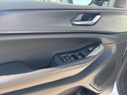 Used 2023 Jeep Grand Cherokee Altitude image 14