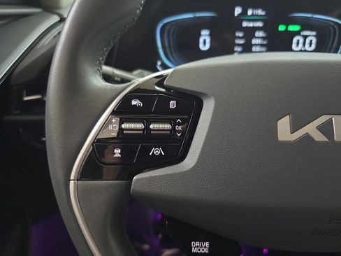 Used 2023 Kia Niro EX FWD image 19
