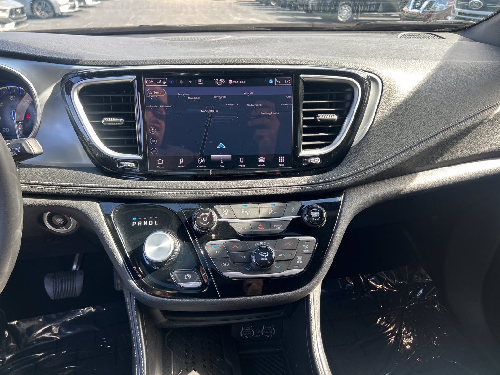 Used 2025 Chrysler Pacifica Limited FWD image 22