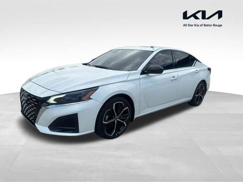 Used 2024 Nissan Altima 2.5 SR w/ SR Premium Package FWD image 1