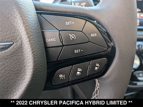 Used 2022 Chrysler Pacifica Limited w/ Uconnect Theater Family Group image 7