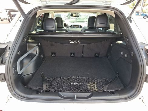 Used 2017 Jeep Cherokee Overland w/ Technology Group image 30