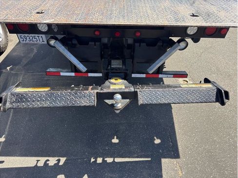 Used 2015 Ford F550 2WD Regular Cab Super Duty image 7