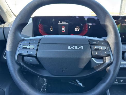 Used 2025 Kia K4 LXS image 27