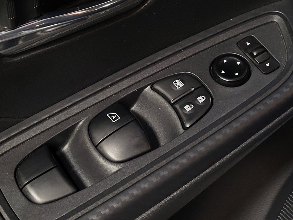 Used 2025 Nissan Versa SV FWD image 27