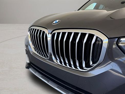 Used 2022 BMW X5 sDrive40i w/ Premium Package RWD image 2