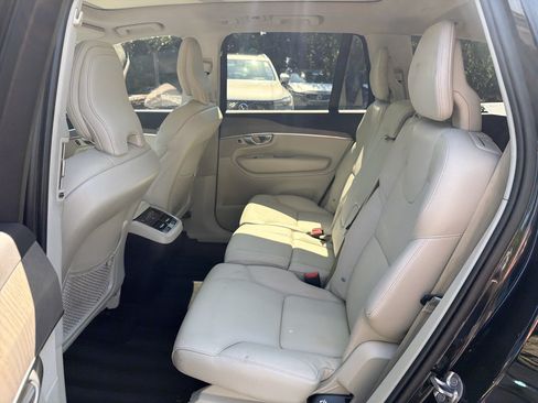 Certified 2023 Volvo XC90 B5 Plus AWD/4WD image 32