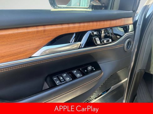 Used 2024 Jeep Grand Wagoneer Series III AWD/4WD image 19