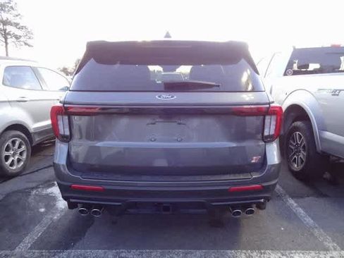 Used 2025 Ford Explorer ST image 5