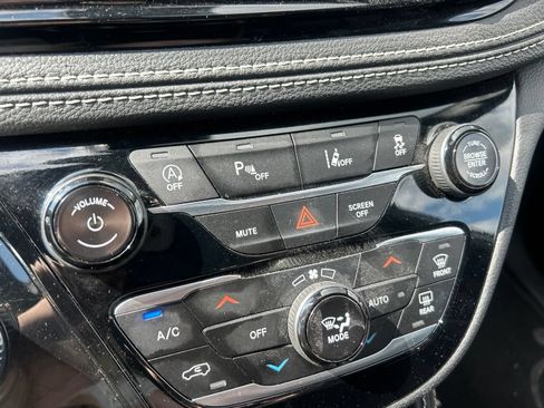 Used 2026 Chrysler Pacifica Limited FWD image 14