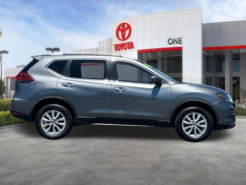 Used 2020 Nissan Rogue SV AWD/4WD image 3