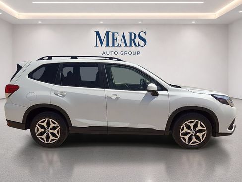 Used 2022 Subaru Forester Premium AWD/4WD image 6