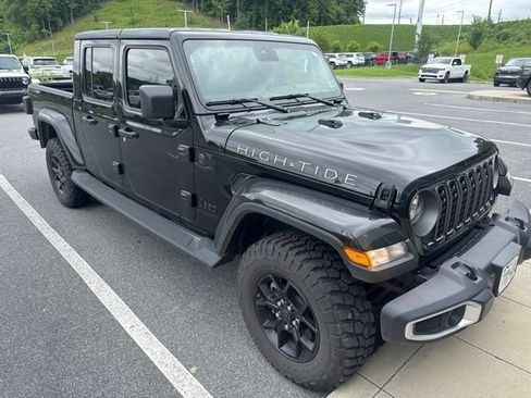 Used 2025 Jeep Gladiator Sport AWD/4WD image 3