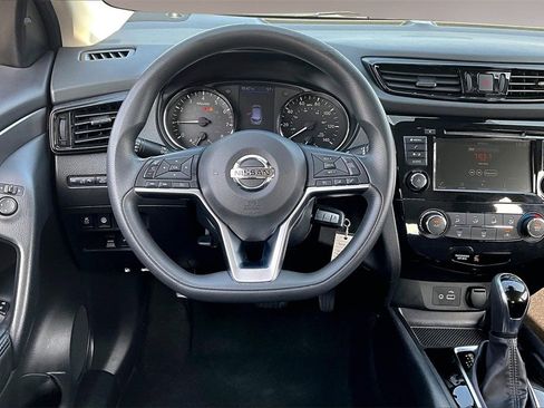 Used 2021 Nissan Rogue Sport S image 5